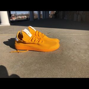 Pharrell Willams x Adidas Tennis HU